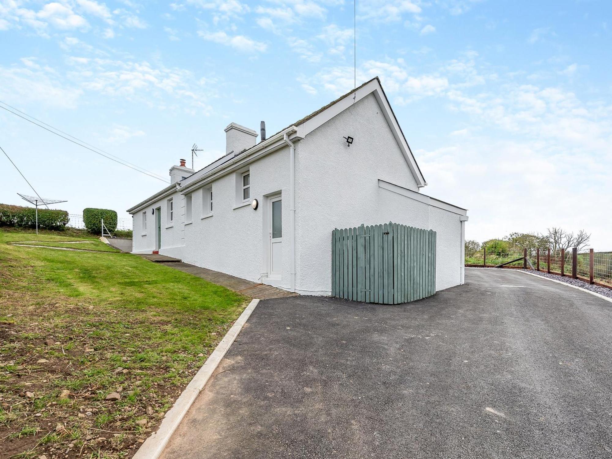 Maesyrhaf Villa Llanllwchaiarn Exterior photo